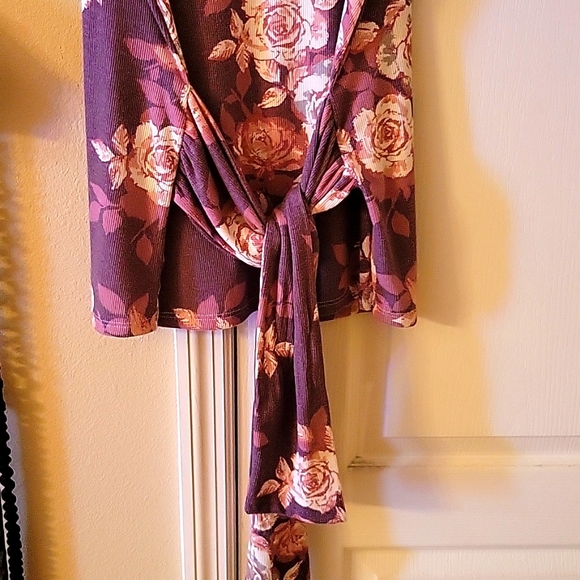 Beautiful Top - Picture 2 of 3